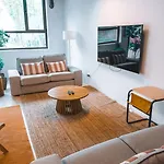 Hostel Coliving Moderno Com Lindo Jardim