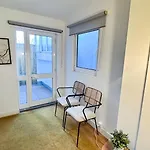 Hostel Coliving Moderno Com Lindo Jardim