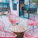 Coliving Moderno Com Lindo Jardim *