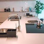 Hostel Coliving Moderno Com Lindo Jardim