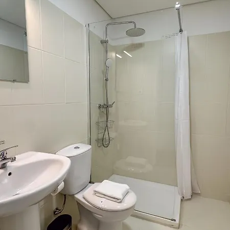 Hostal Coliving Moderno Com Lindo Jardim