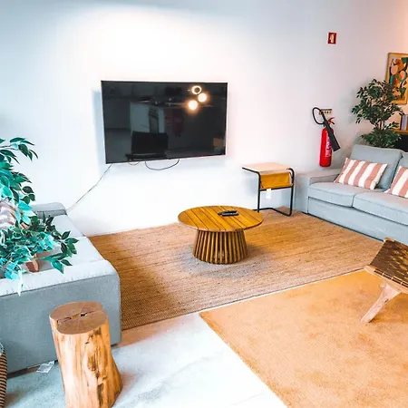Coliving Moderno Com Lindo Jardim