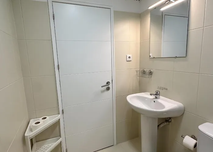 Hostel Coliving Moderno Com Lindo Jardim