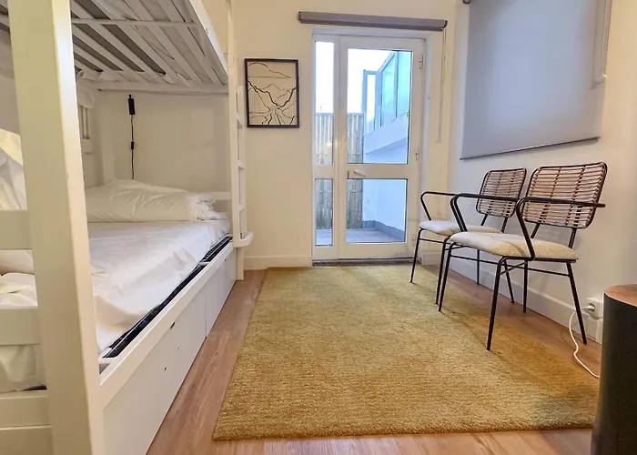 Coliving Moderno Com Lindo Jardim