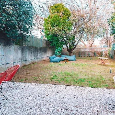 Hostel Coliving Moderno Com Lindo Jardim