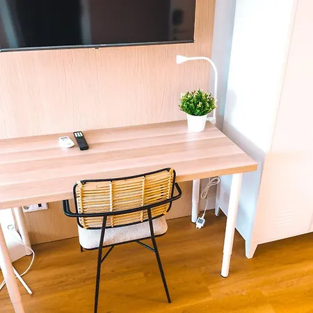 Hostel Coliving Moderno Com Lindo Jardim