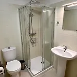 Coliving Moderno Com Lindo Jardim