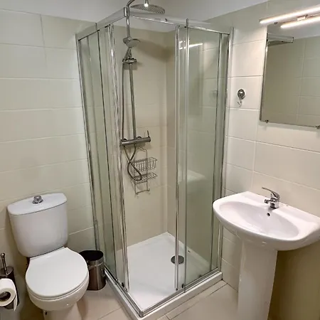 Coliving Moderno Com Lindo Jardim