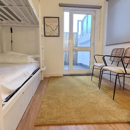 Coliving Moderno Com Lindo Jardim